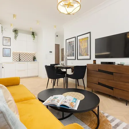 Mennica Lux Centre By Renters Prestige Apartment